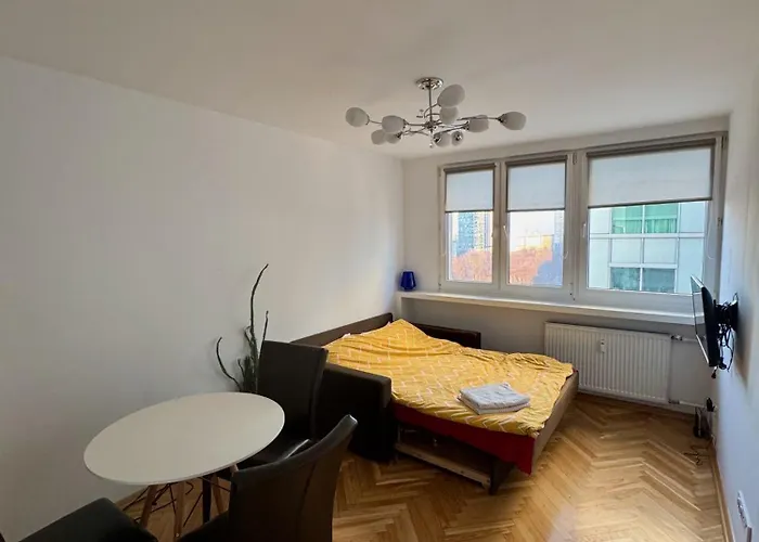 Sliska Central Location, High Standard